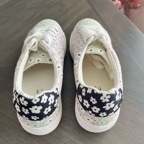 CALL IT SPRING Viollett Platform Sneaker in White Floral Size 6.5 NEW - Picture 10 of 15